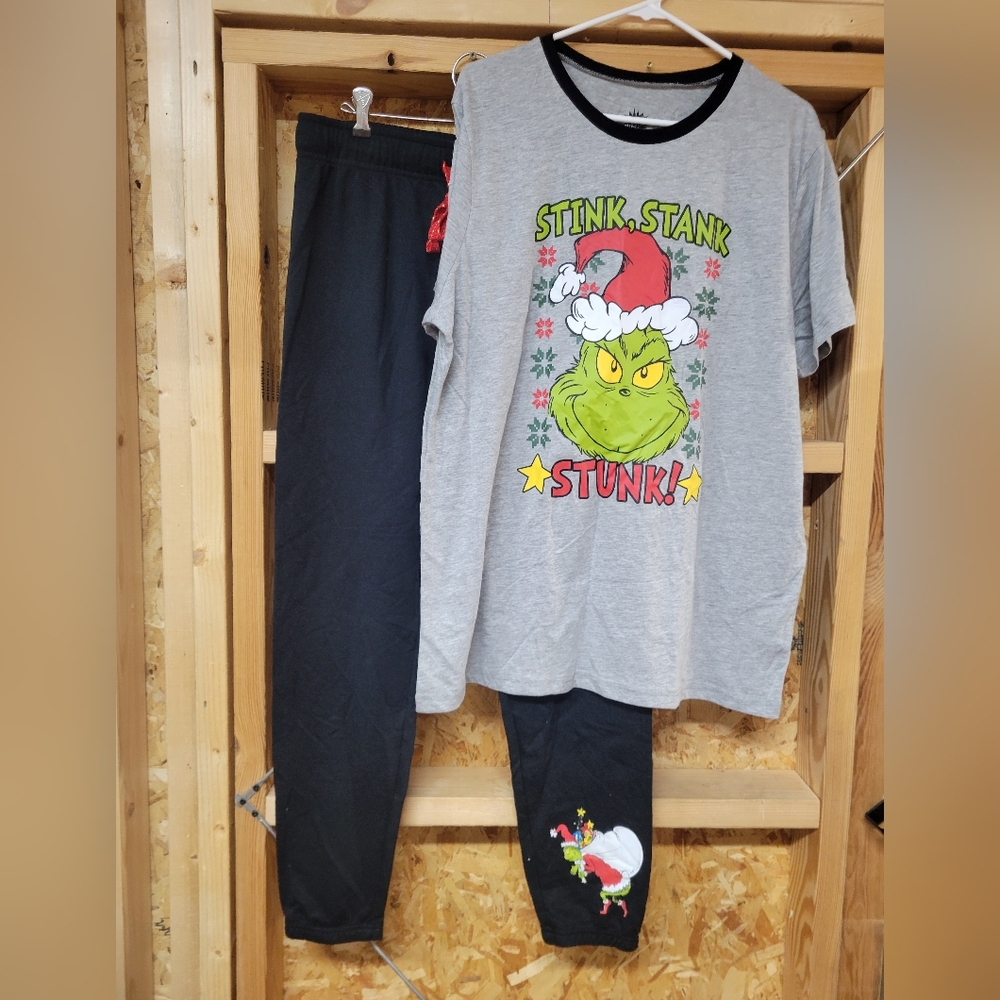 The Grinch NWOT 2pc Pajama Set Christmas Womans Size‎ Large
